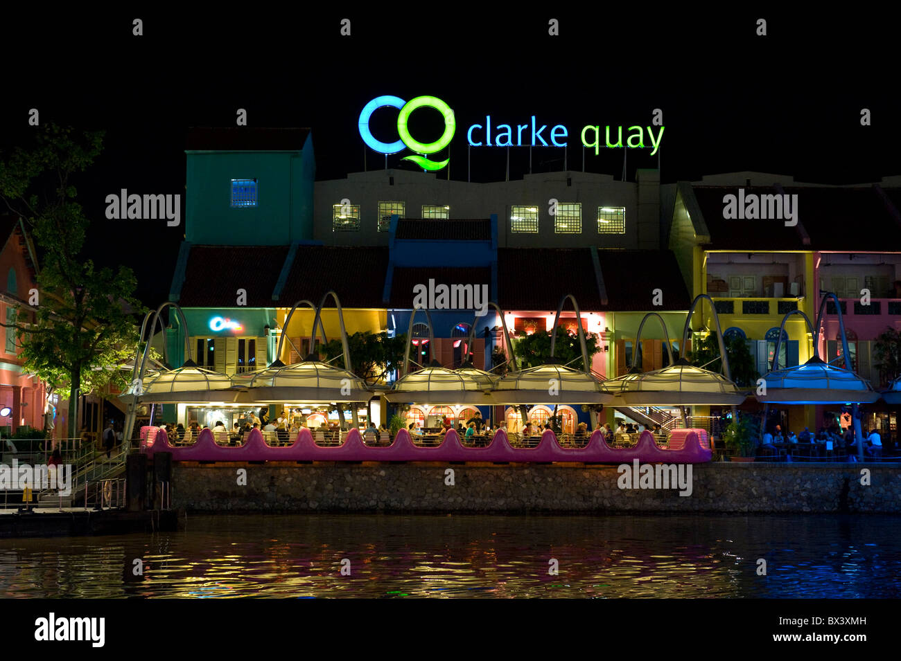 Il Clarke Quay , Singapore di notte Foto Stock