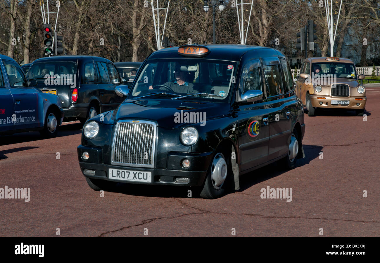 Nero e Oro i taxi di Londra, UK (2007-2010) Foto Stock