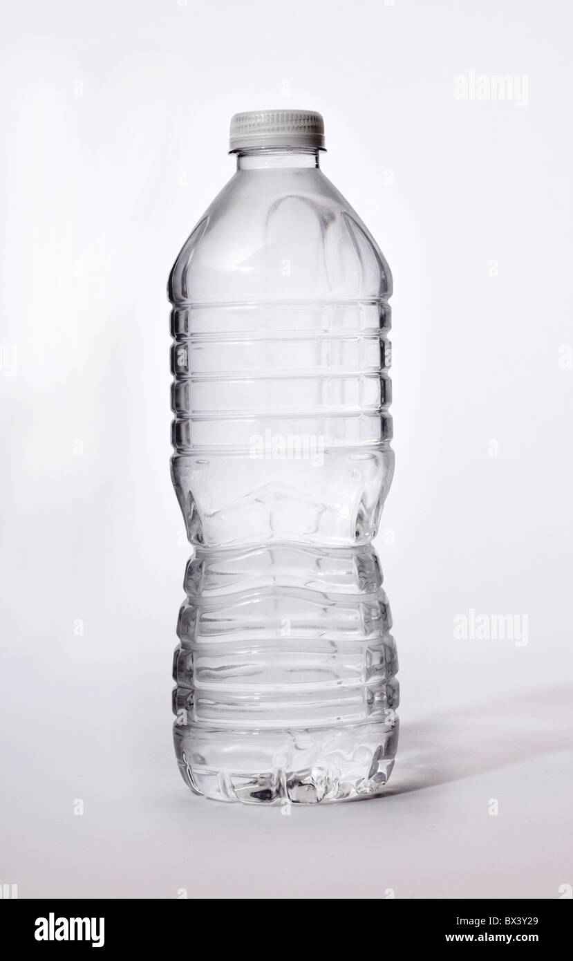 Bottiglia d'acqua in plastica pieno di acqua Foto Stock