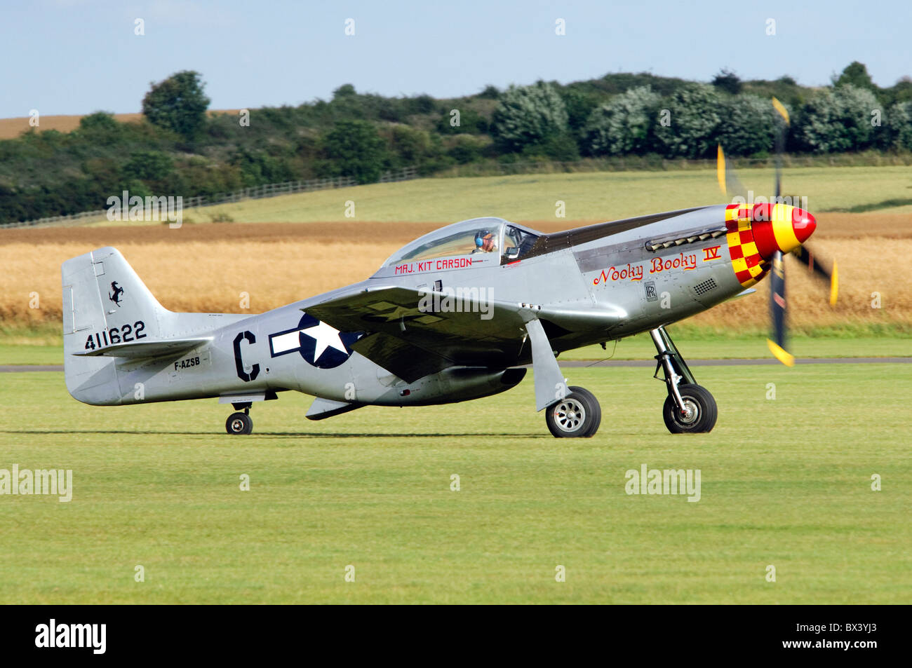 North American P-51D Mustang 'Nooky Booky' pronta per il decollo a Duxford Flying Legends Airshow di Foto Stock