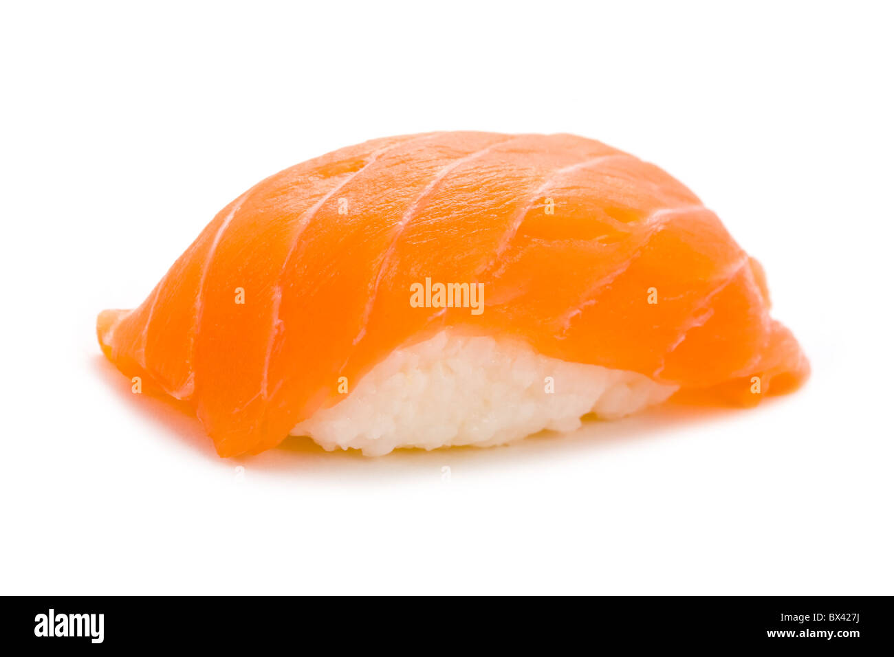 Immagine di nigiri sushi su sfondo bianco Foto Stock