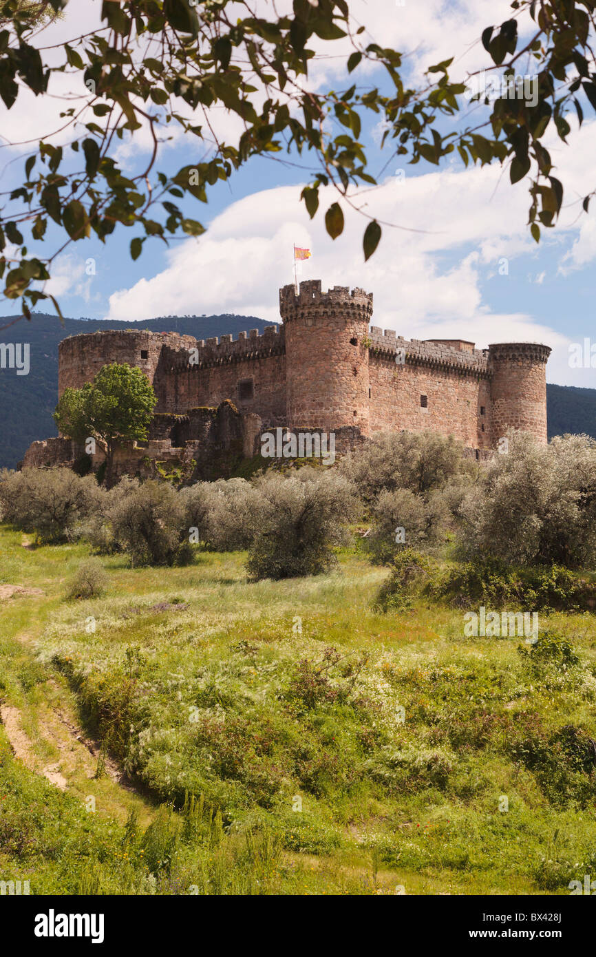 15esimo secolo castello del duca di Alburquerque; Mombeltran, provincia di Avila, Spagna Foto Stock