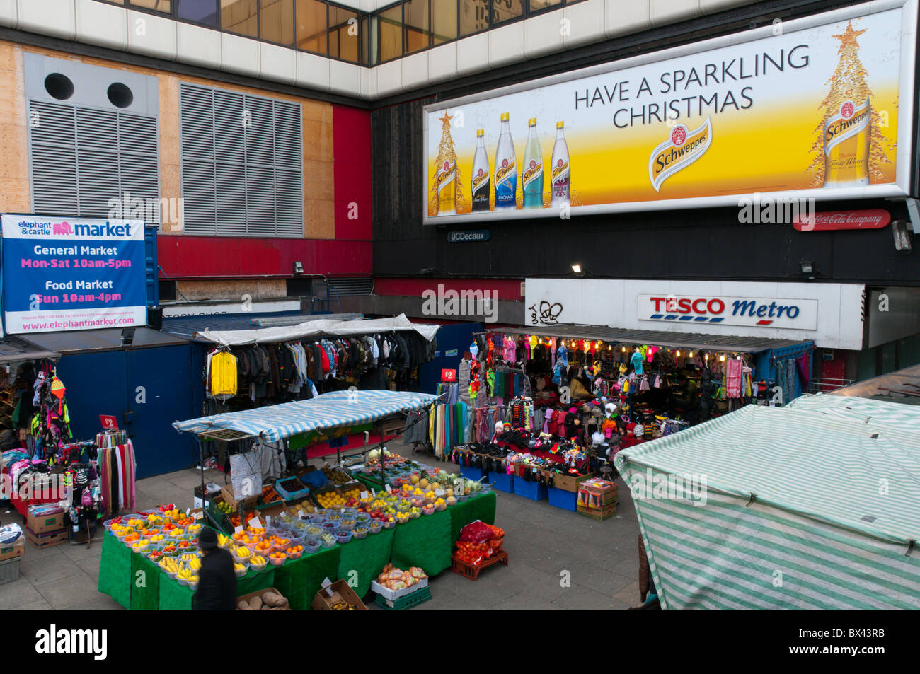 Parte del mercato intorno all'Elefante e al castello shopping center a sud di Londra Foto Stock