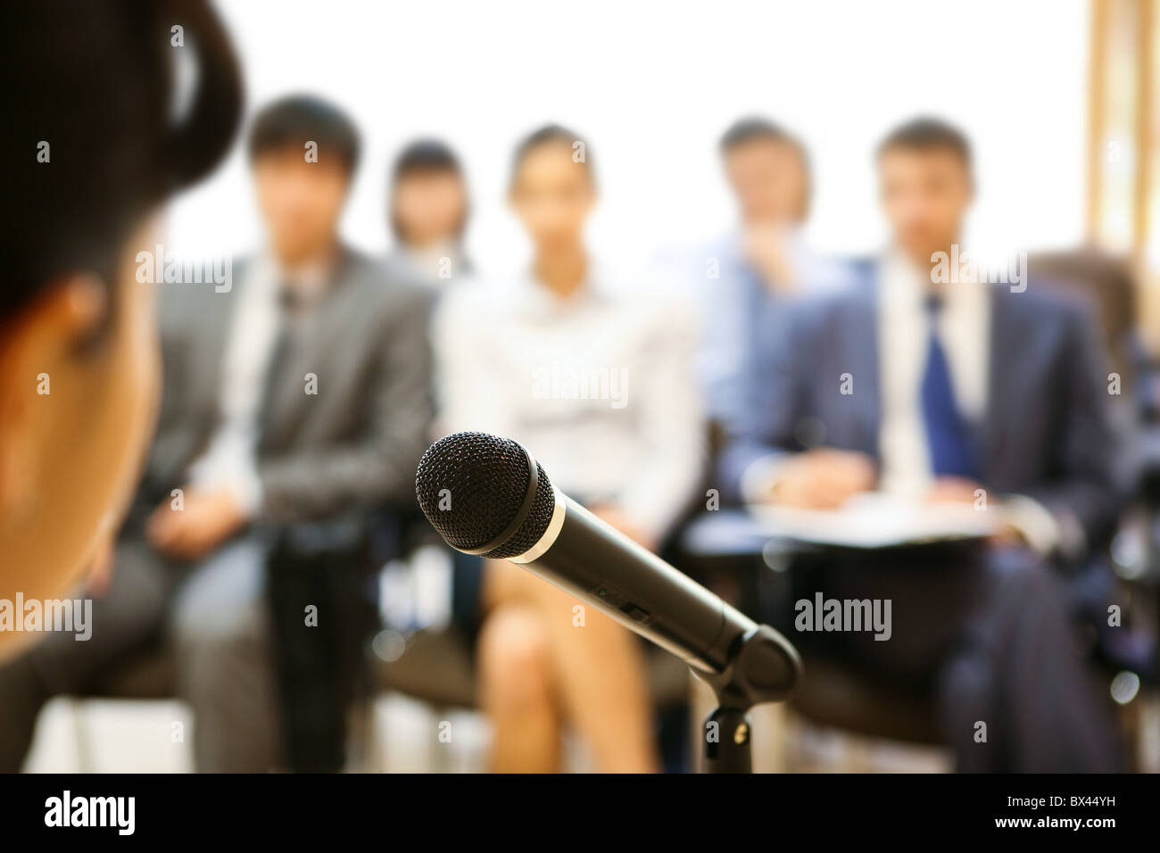 Immagine del microfono utilizzato da altoparlante durante una lezione a una conferenza Foto Stock