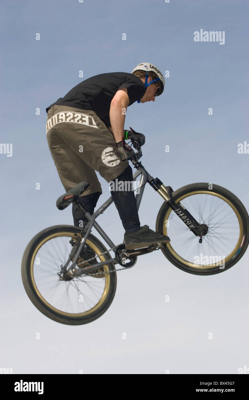 BMX Freestyle man jump bike bike bicicletta bici Sport Tempo libero azione Foto Stock