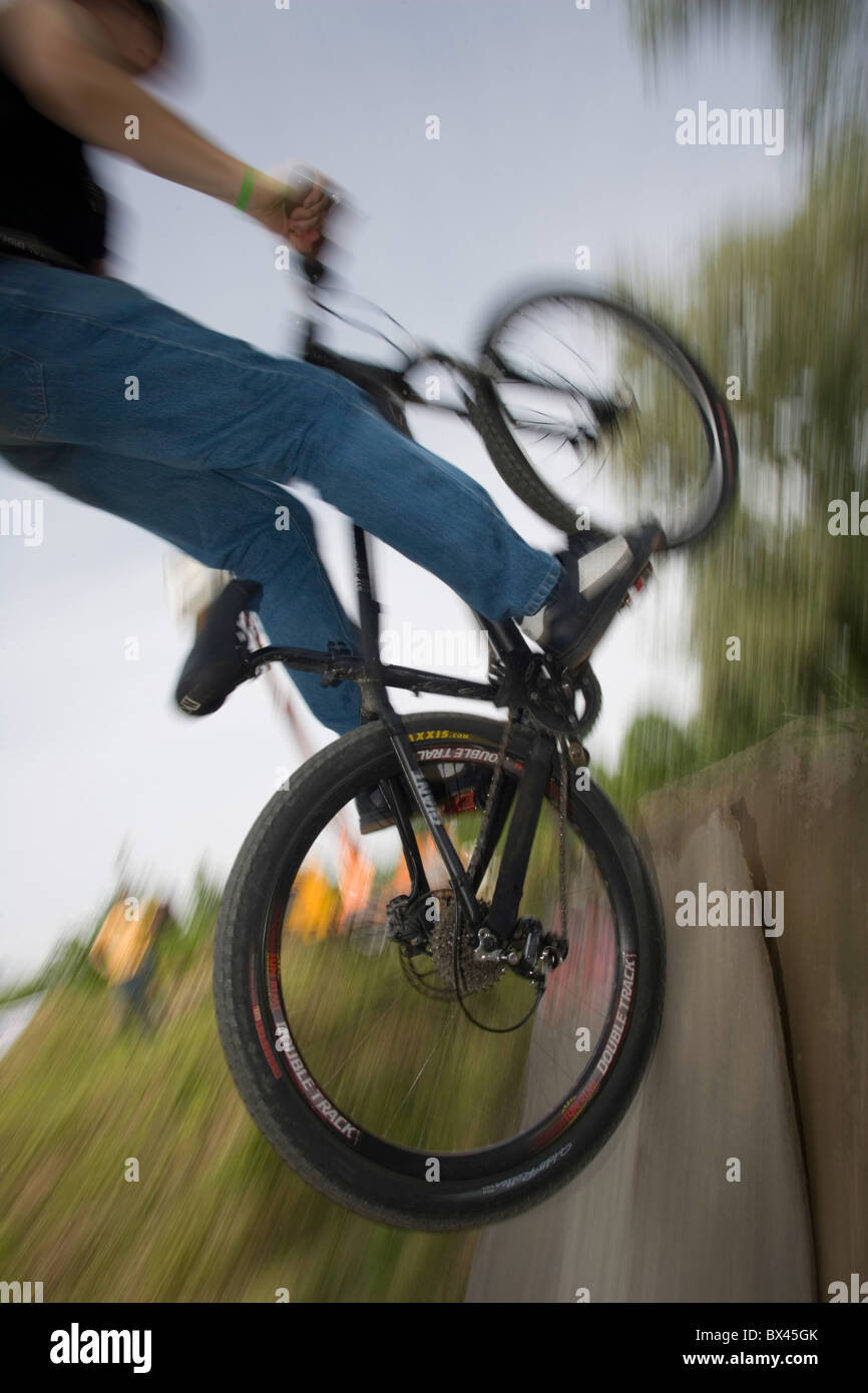 BMX Freestyle man jump bike bike bicicletta bici Sport Tempo libero azione Foto Stock