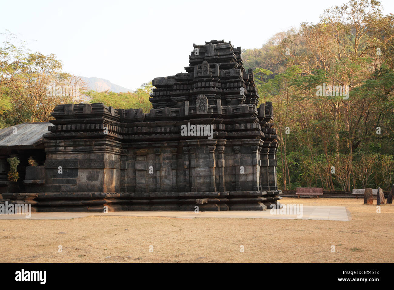 Vista laterale del tempio di Mahadev in Goa, India Foto Stock