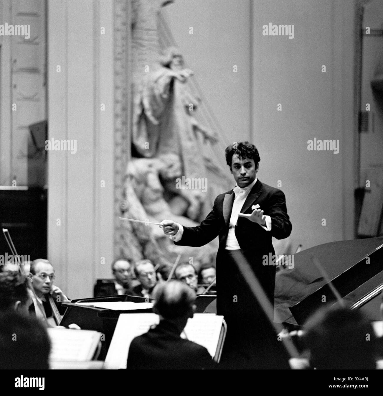 Indiano-nato direttore Zubin Mehta a Praga Festival Musicale di Primavera nel maggio 1962. CTK foto/Jovan Dezort Foto Stock