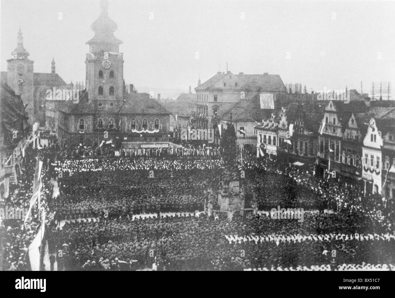Dimostrazione dei Sudeti cittadini tedeschi in Zatec, della Cecoslovacchia nel 1933. Foto Stock