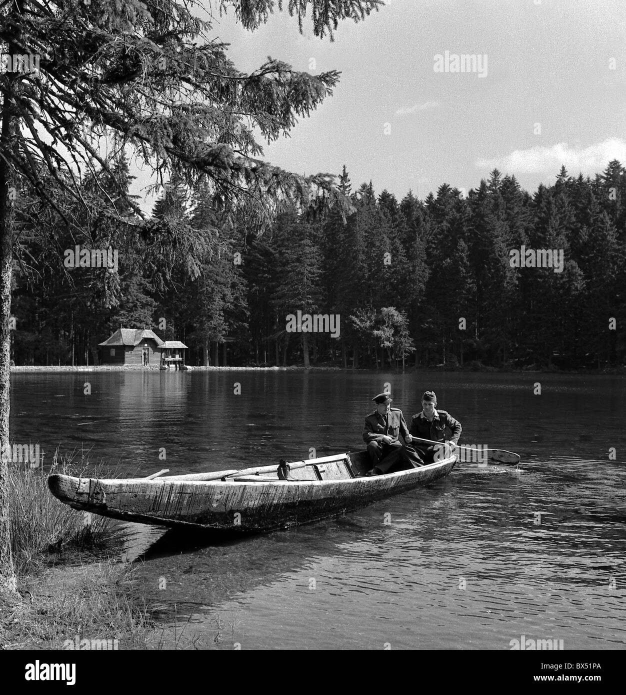 Pattuglia di confine con la barca Foto Stock