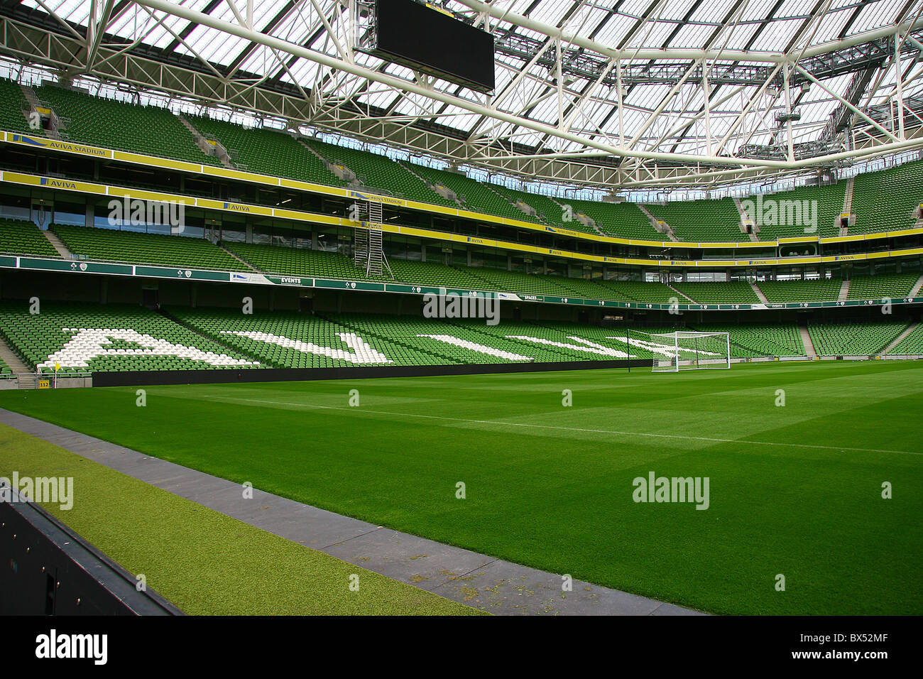 La Aviva Stadium è uno stadio sportivo situato a Dublino, in Irlanda, con  una capacità di 51,700 spettatori Foto stock - Alamy