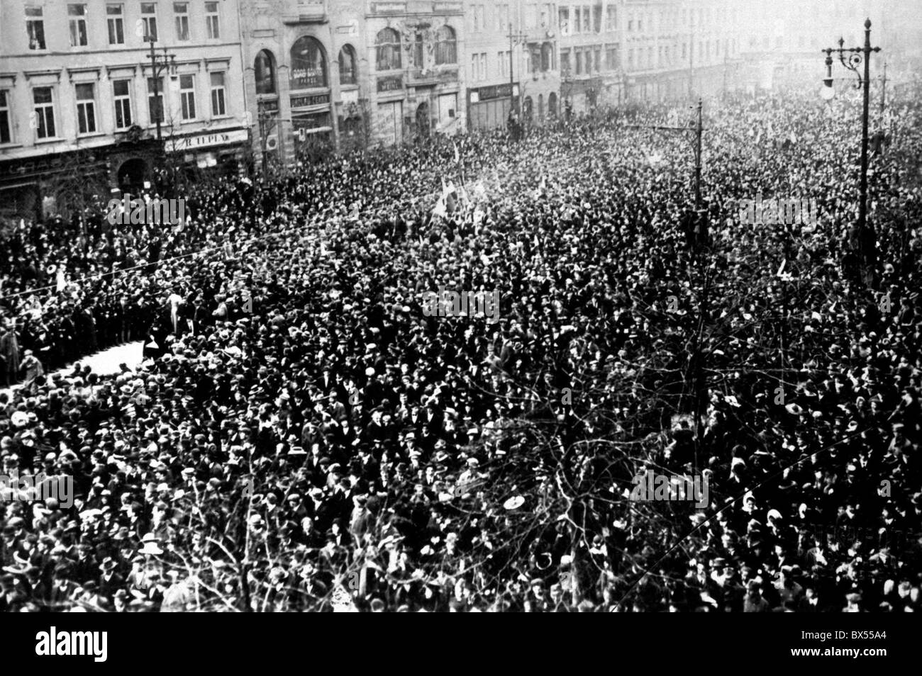 La Cecoslovacchia, Praga folla celebrare indipendenza su Octobe 28, 1918. Foto Stock