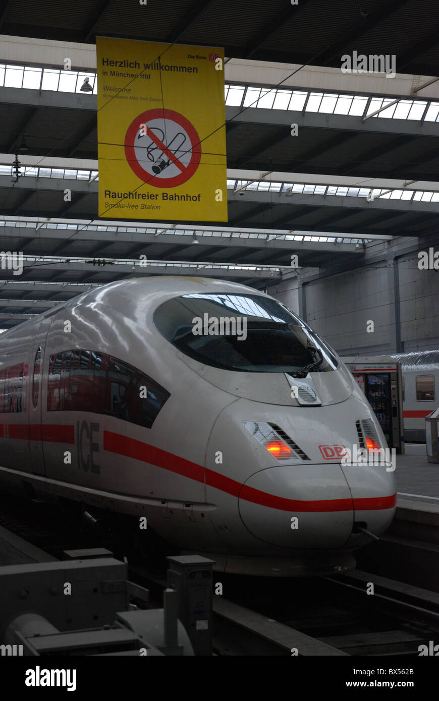 No smoking su la stazione principale di Monaco Foto Stock