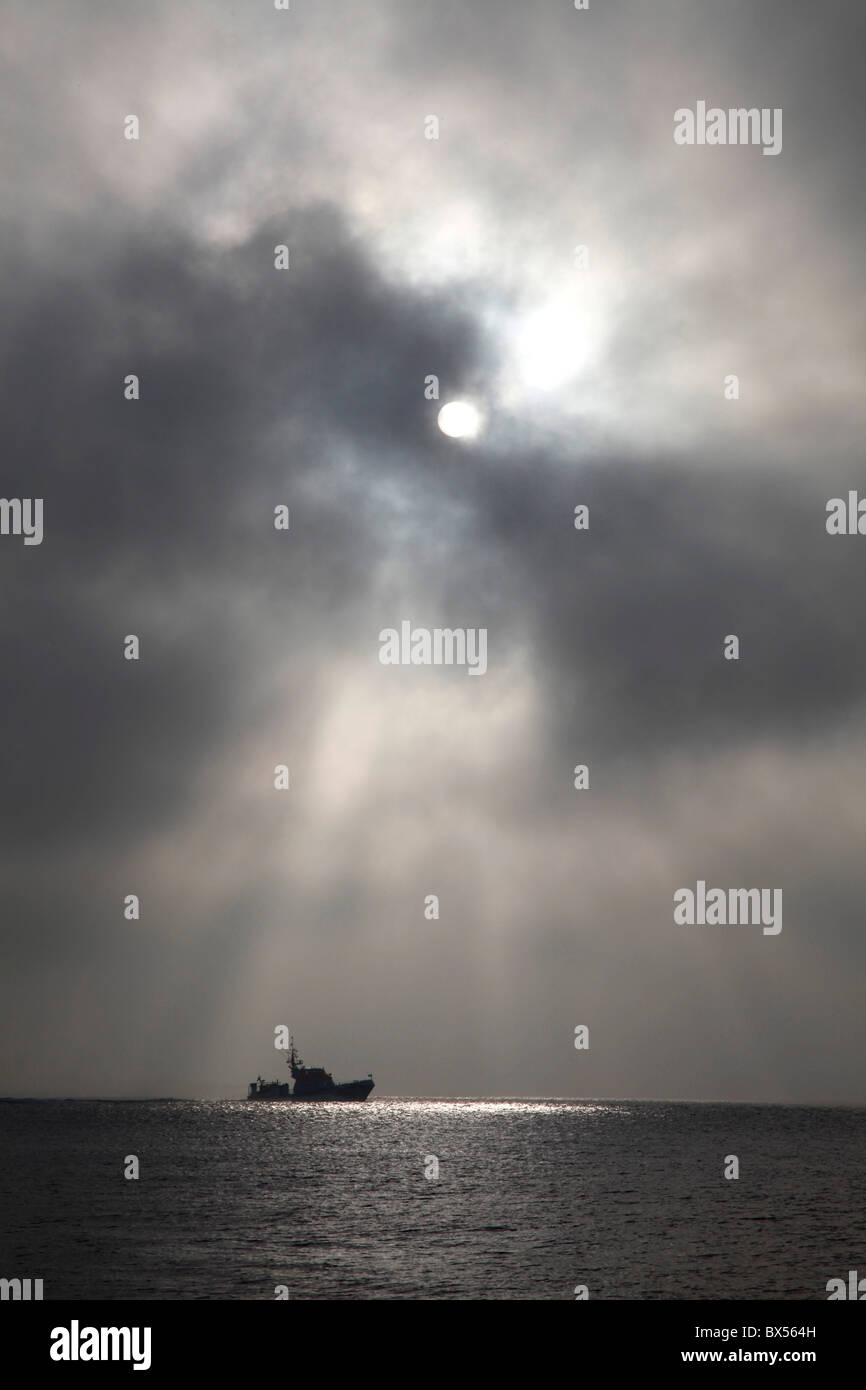 Coast Guard cutter in mare del nord acqua, vicino a est isola Frisone Spiekeroog, Germania. Foto Stock