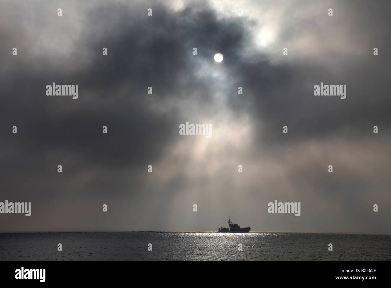 Coast Guard cutter in mare del nord acqua, vicino a est isola Frisone Spiekeroog, Germania. Foto Stock