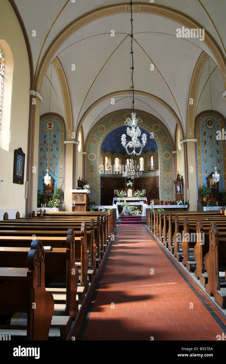 Storica Chiesa in Polonia,con altare gotico. Foto Stock