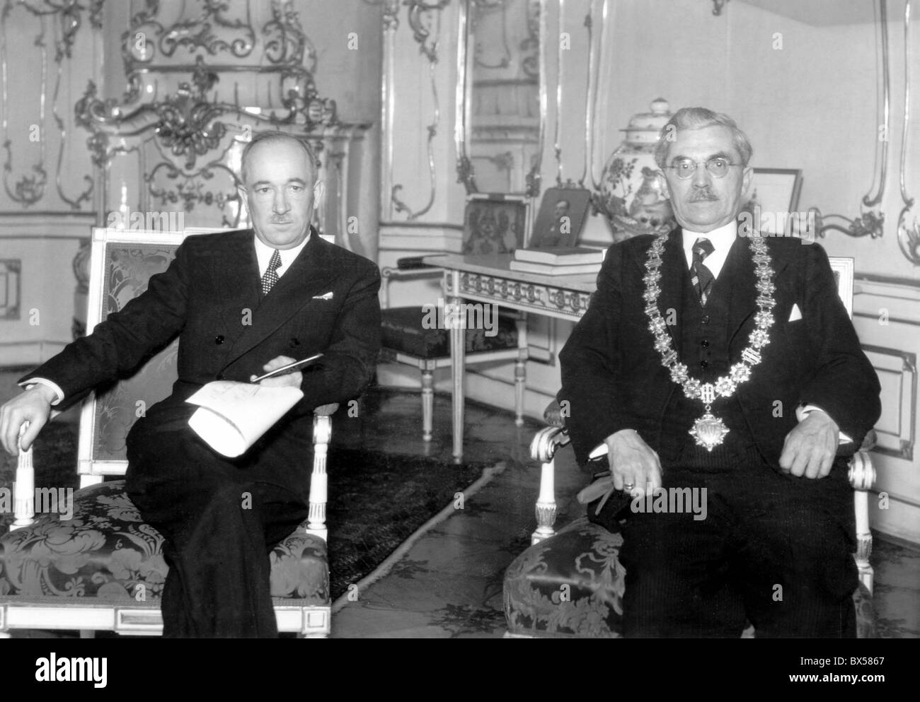 La Cecoslovacchia - Praga, 2 febbraio 1937 Edvard Benes con il rettore del tedesco università tecniche, Anton Jakowatz. Foto Stock