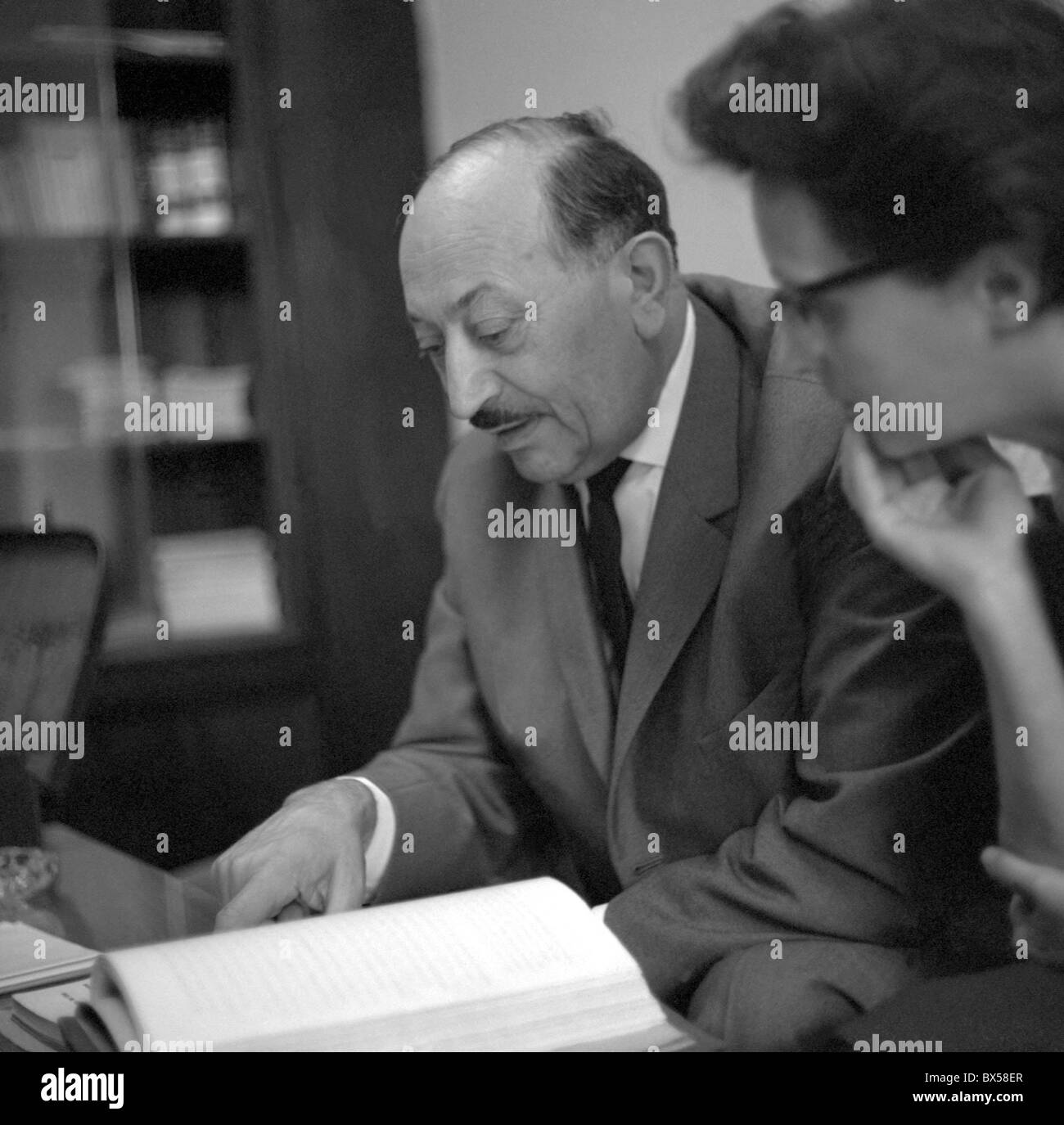 Simon Wiesenthal, cacciatore nazista durante la seconda guerra mondiale, i criminali di guerra Foto Stock