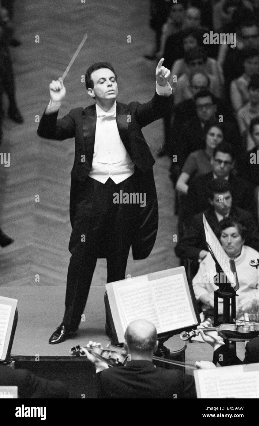 Conduttore americano Lorin Maazel presso la Primavera di Praga festival di musica, Giugno 1968. CTK foto/Jovan Dezort Foto Stock