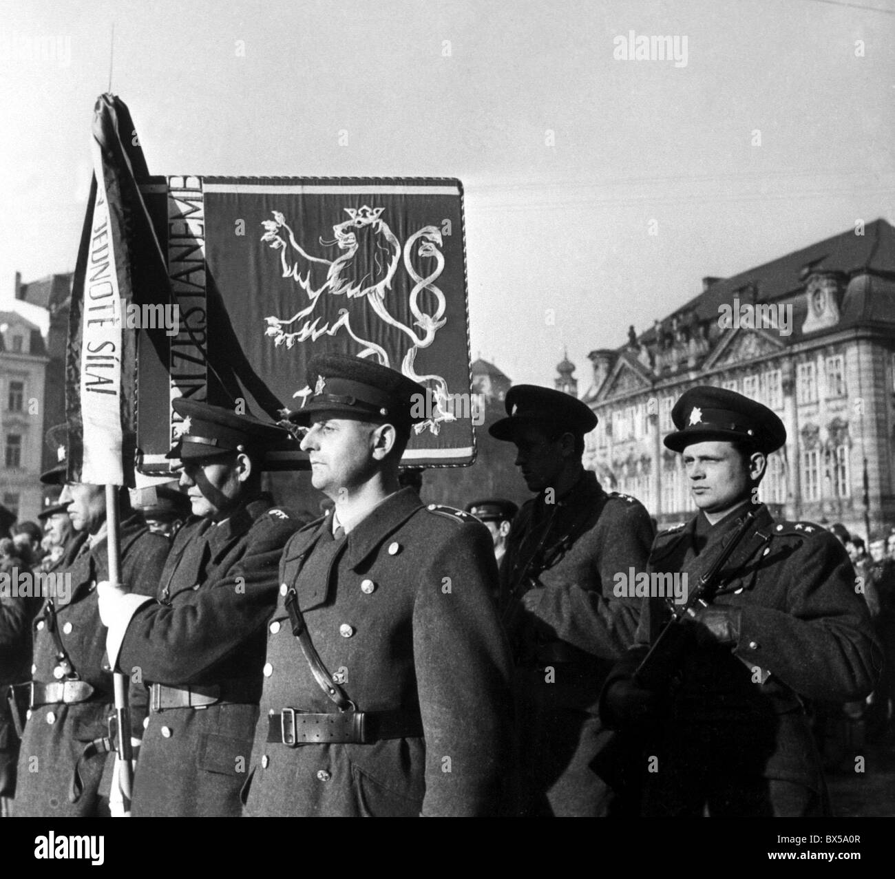 La polizia comunista, la Piazza della Città Vecchia, Febbraio 1948 Foto Stock
