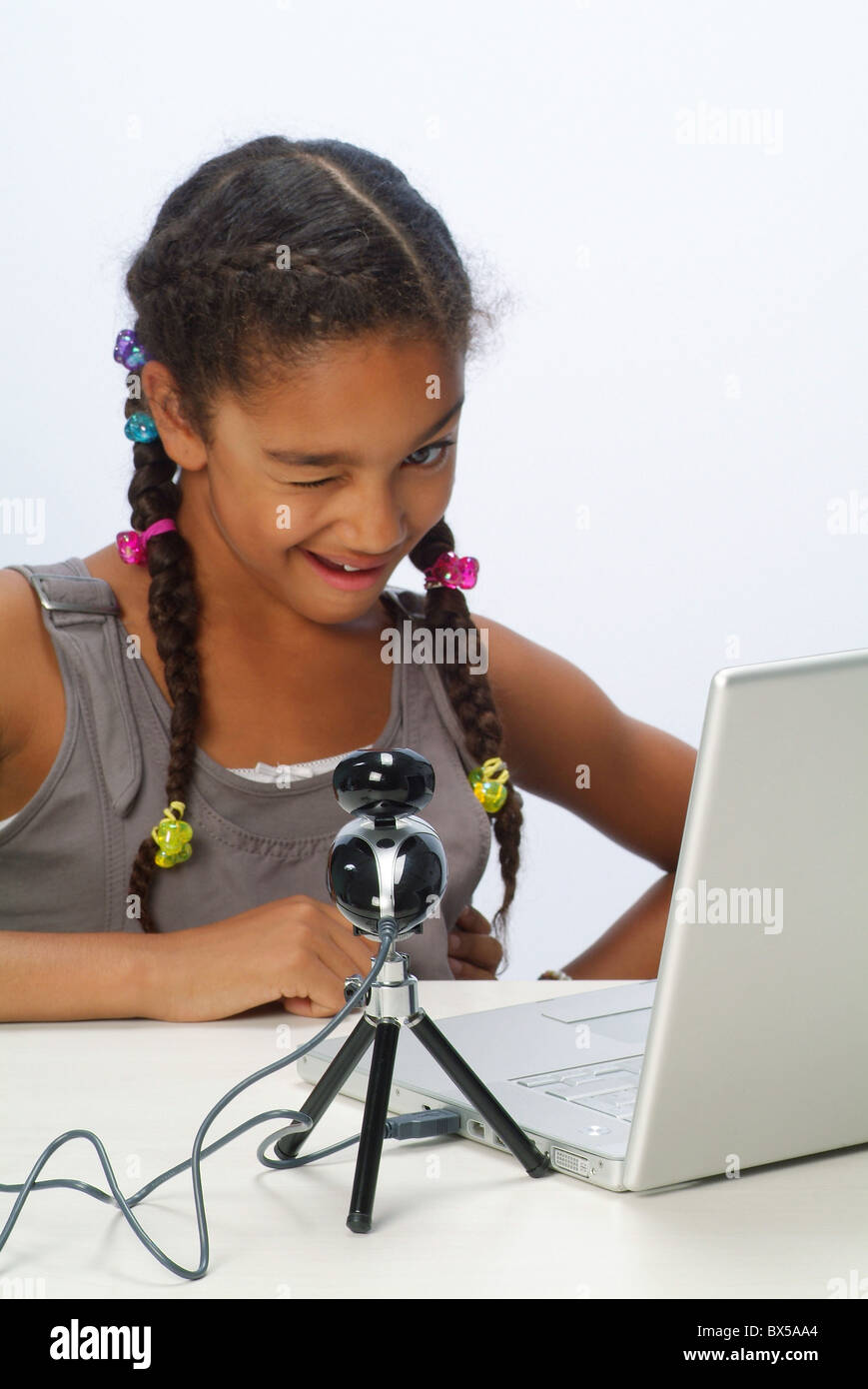 Ritratto di una ragazza con un laptop Foto Stock