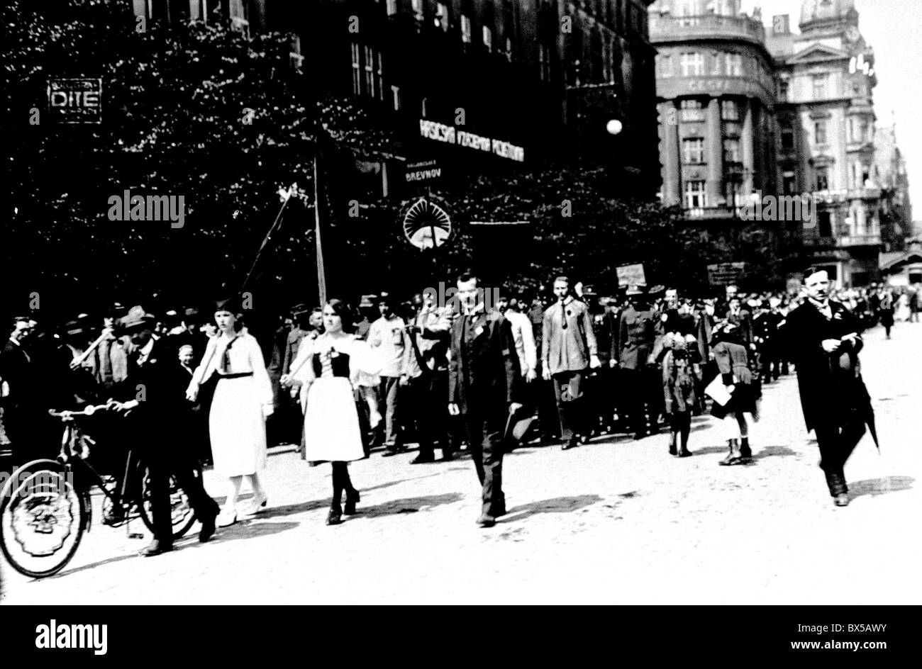 1921 giorno di maggio parade guidato dal Partito comunista della Cecoslovacchia. Foto Stock