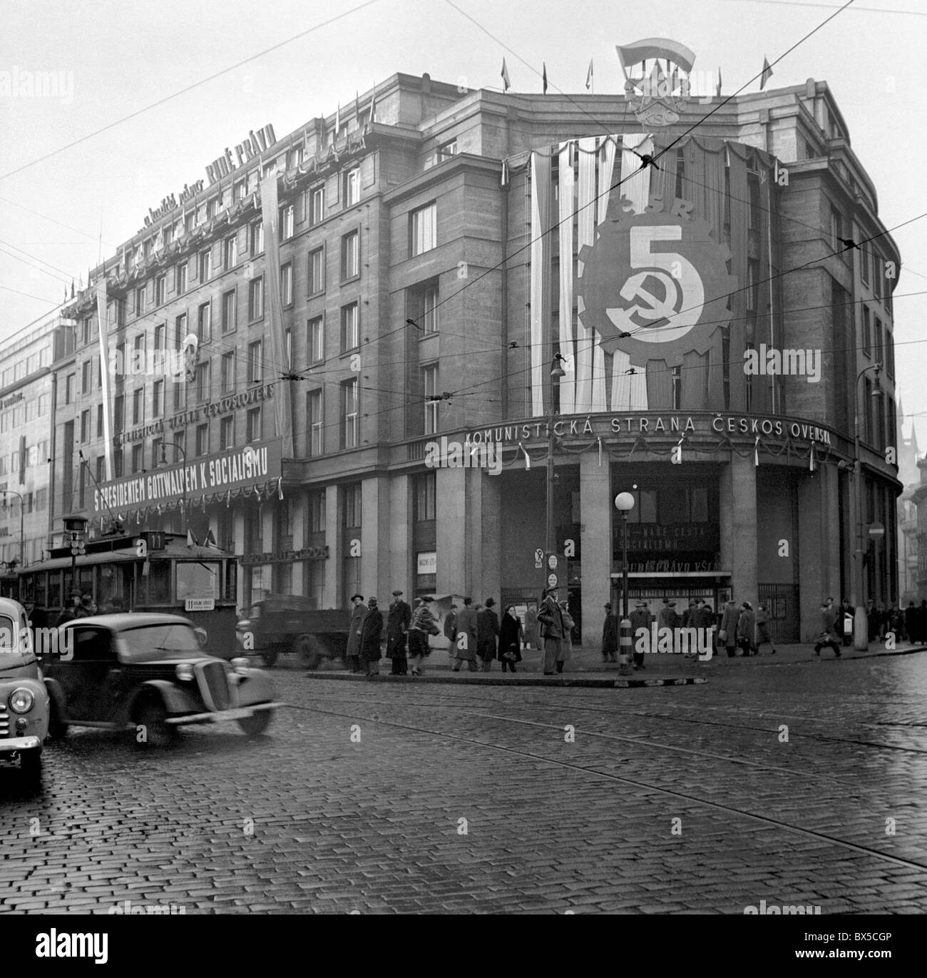 La Cecoslovacchia - PRAGA 1949. Trionfante inizio della 'Cinque anni di piano economico' chiamato 'petiletka." Questo piano economico Foto Stock