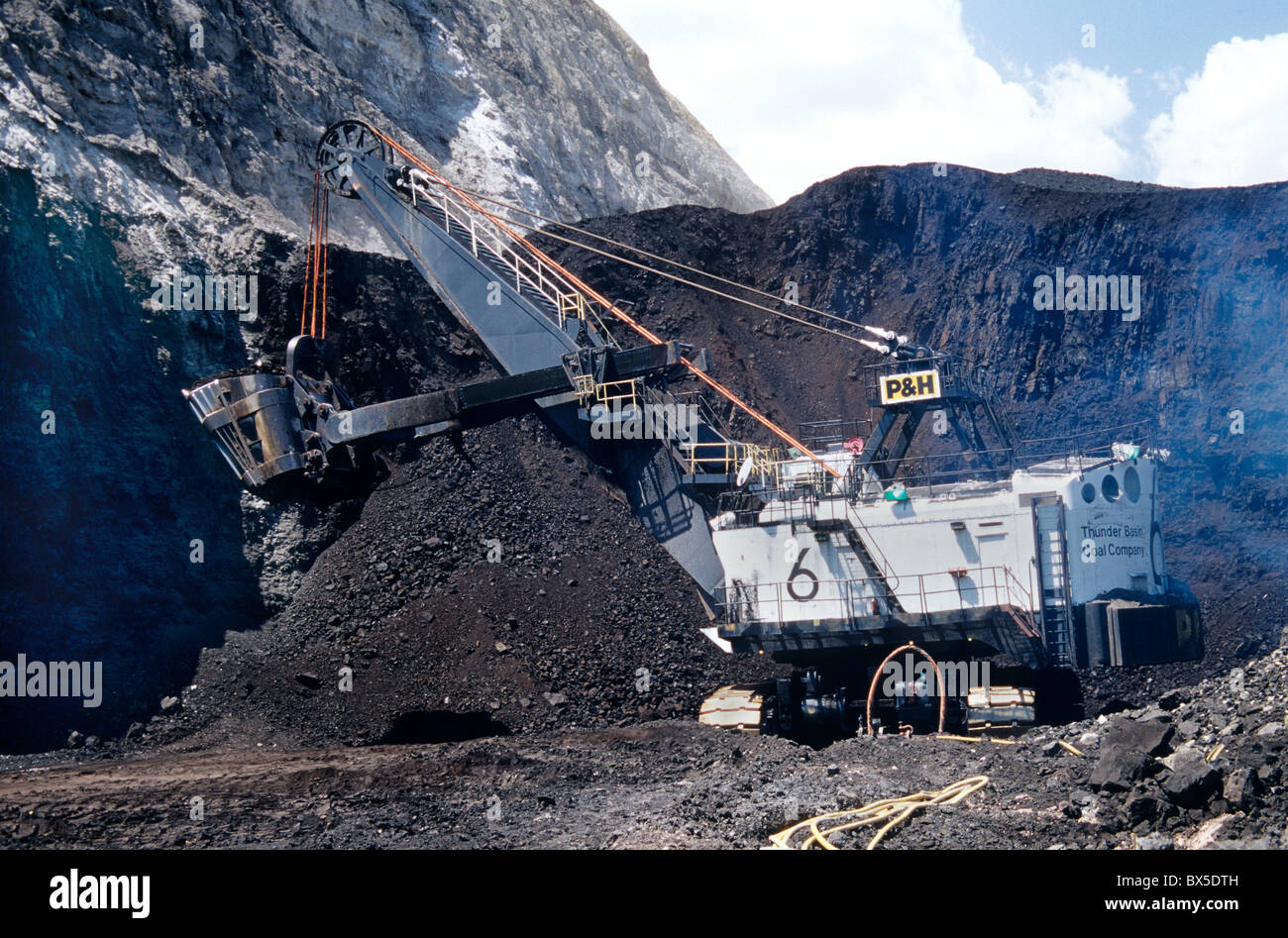 Carbone, miniere di superficie, P & H elettrico lo scavo di pala da carbone cucitura. Foto Stock