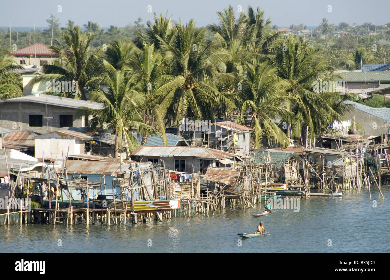 Di pescatori di palafitte in zone umide in estremità sud del golfo di Lingayen, vicino Dagupan, nordovest di Luzon, Filippine Foto Stock