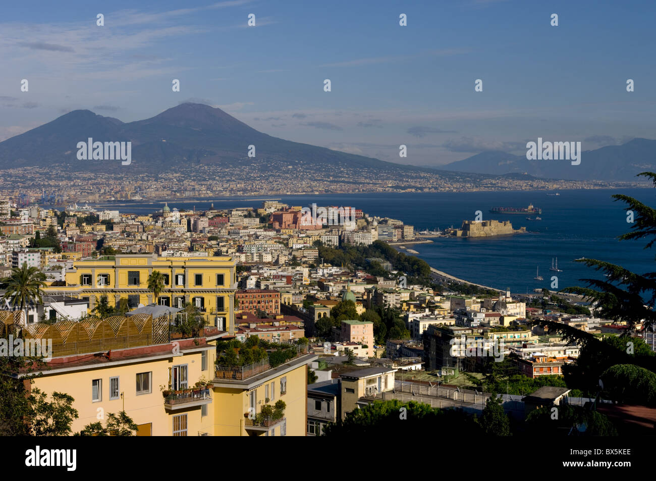 Paesaggio urbano e sul Vesuvio, Napoli, Campania, Italia, Europa Foto Stock