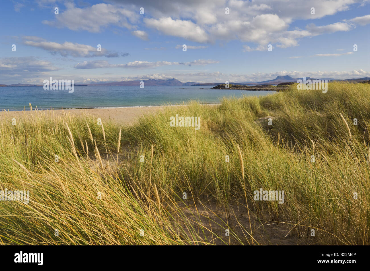 Le dune di sabbia e dune erbe del Mellon Udrigle beach, Wester Ross, a nord-ovest della Scozia, Regno Unito, Europa Foto Stock