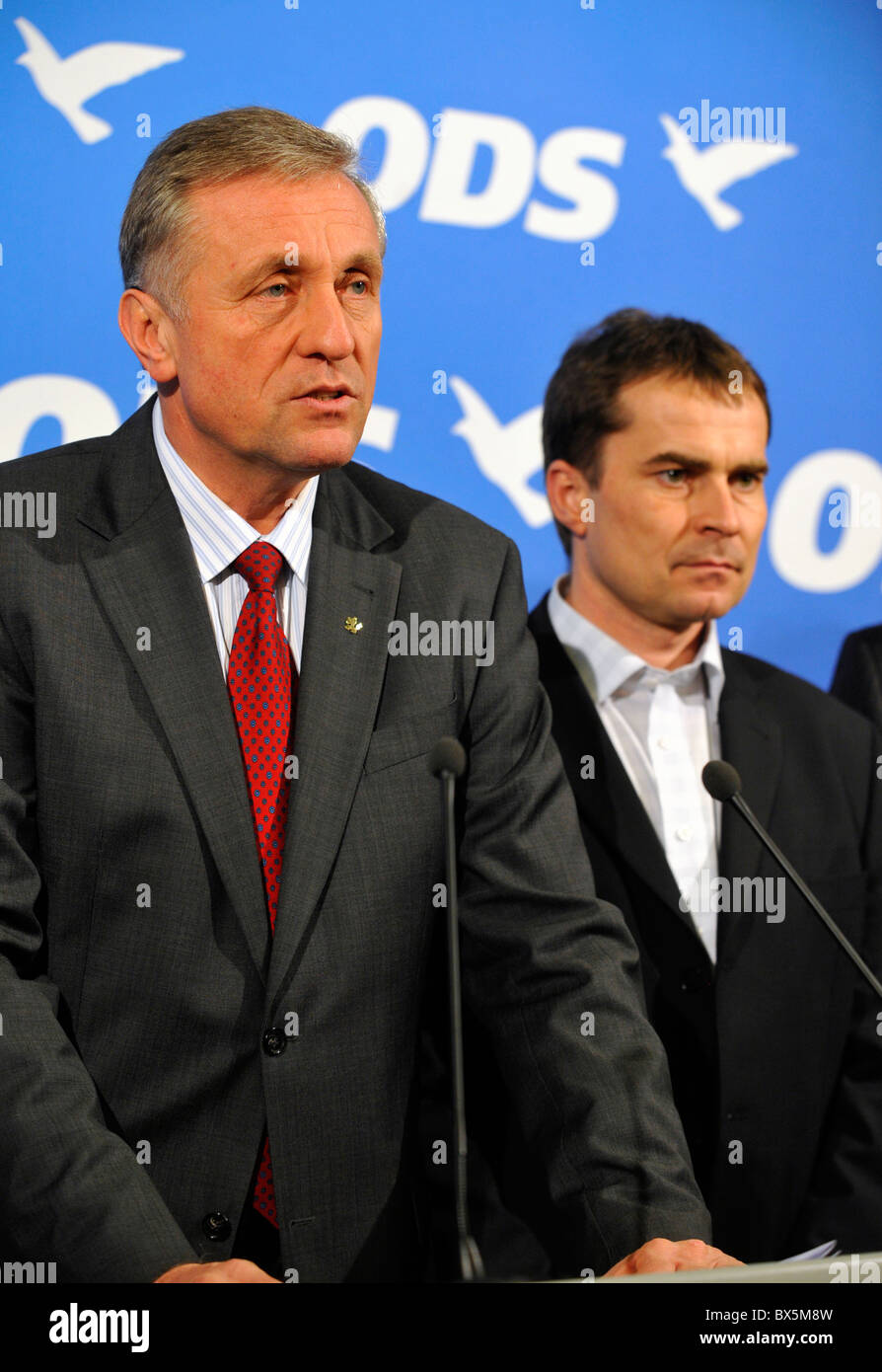 Il premier ceco e presidente della sentenza civile partito democratico (ODS) Mirek Topolanek e di sinistra del partito primo vice capo David Foto Stock