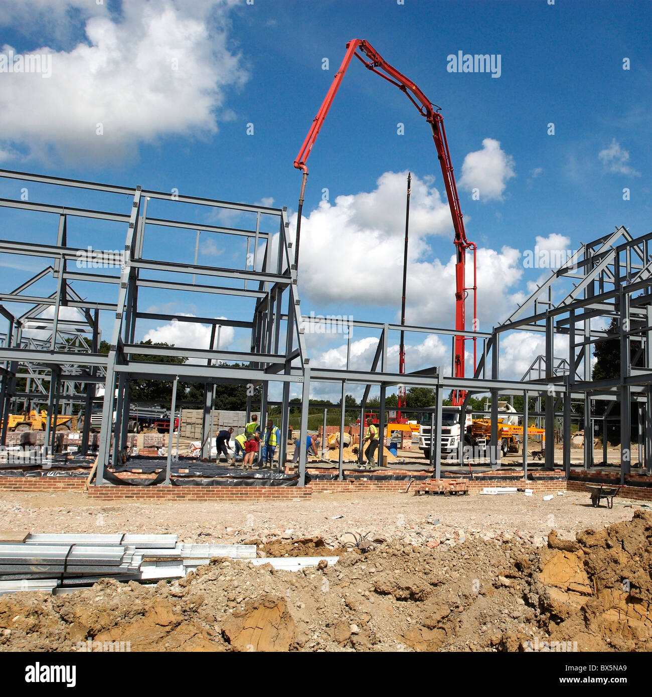 La cementazione di piani di un edificio di nuova costruzione Colchester Essex REGNO UNITO Foto Stock