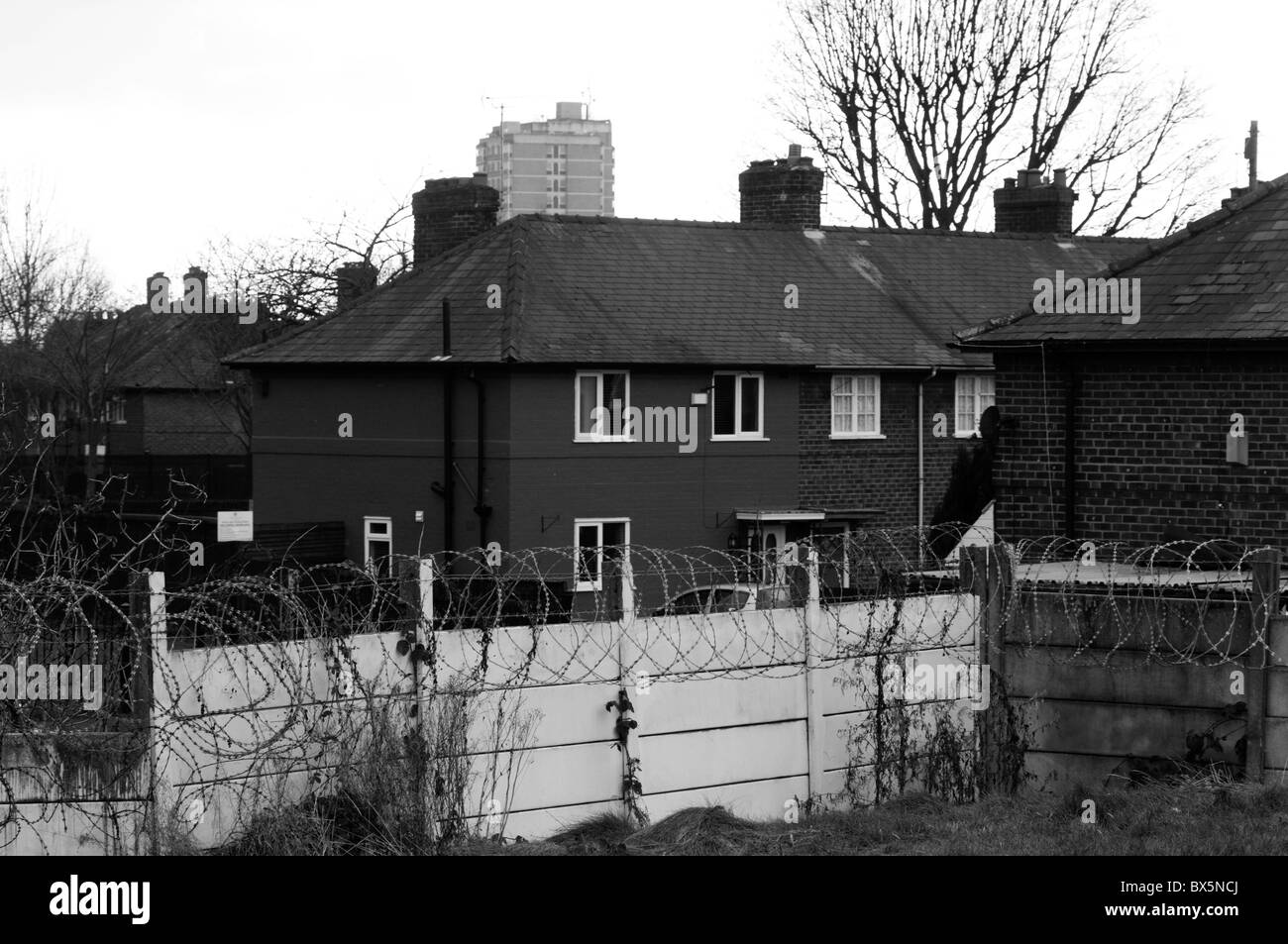Consiglio casa case sociali alloggiamento home case station wagon estates Manchester Lancashire Regno Unito correre verso il basso ad alto tasso di criminalità ripartizione exclus Foto Stock