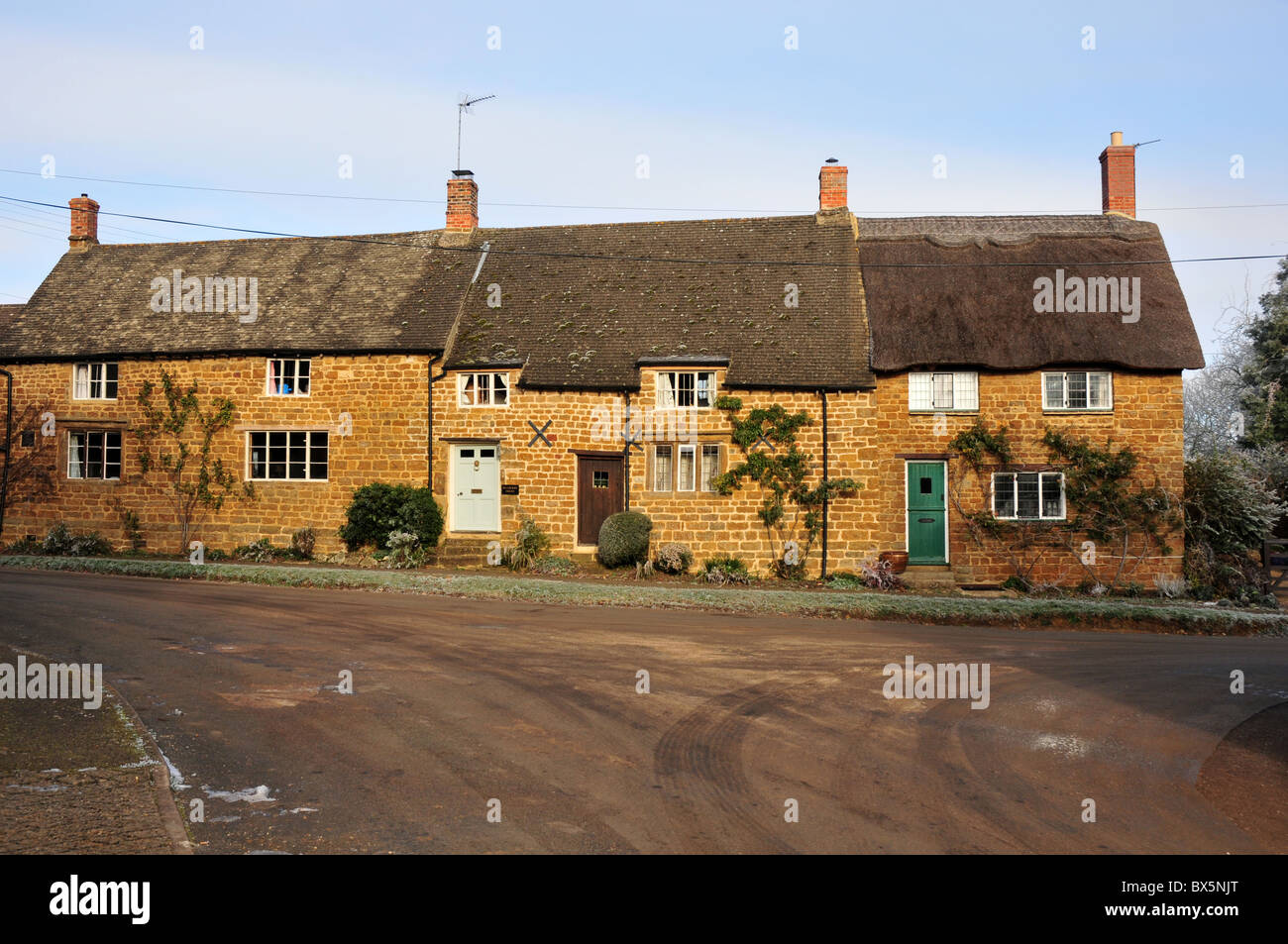 Fila di cottages, Wigginton, Oxfordshire Foto Stock