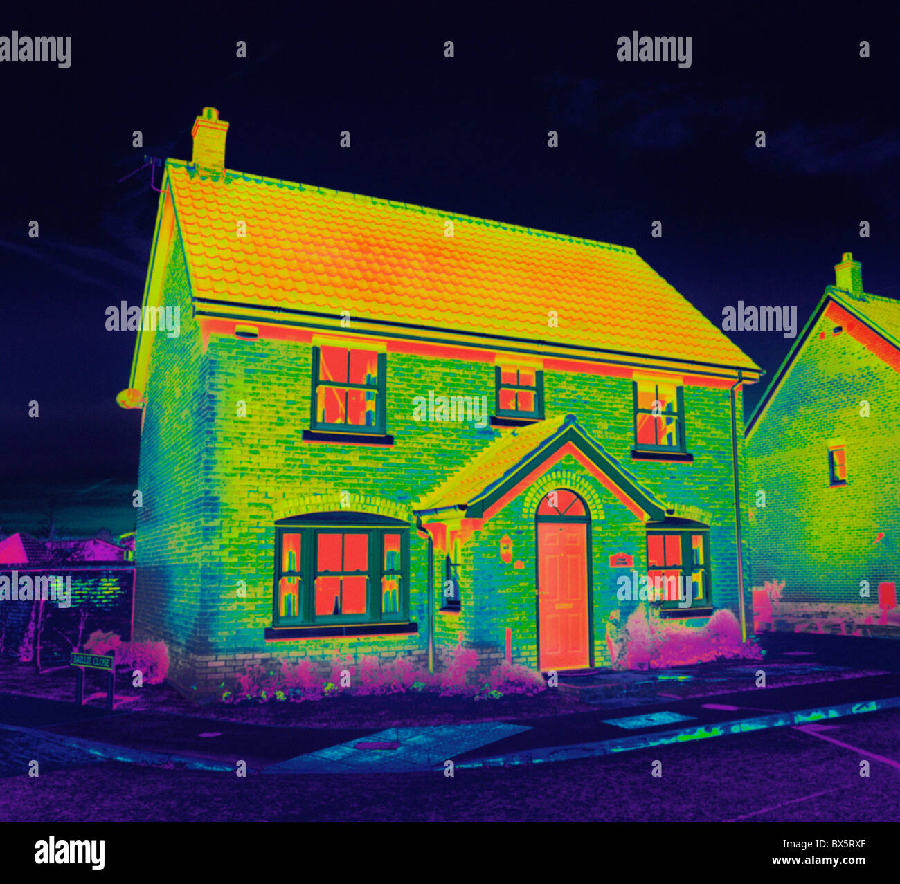 Infrared-Picture termico casa isolata (composito digitale) Foto Stock