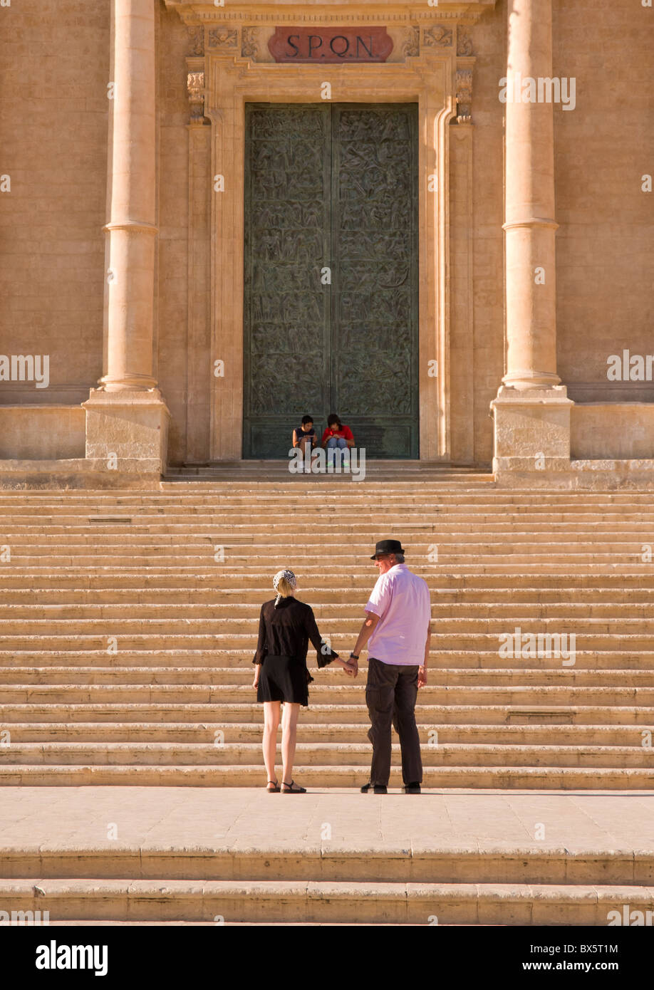 Tipica architettura dettaglio della vecchia città siciliana Foto Stock