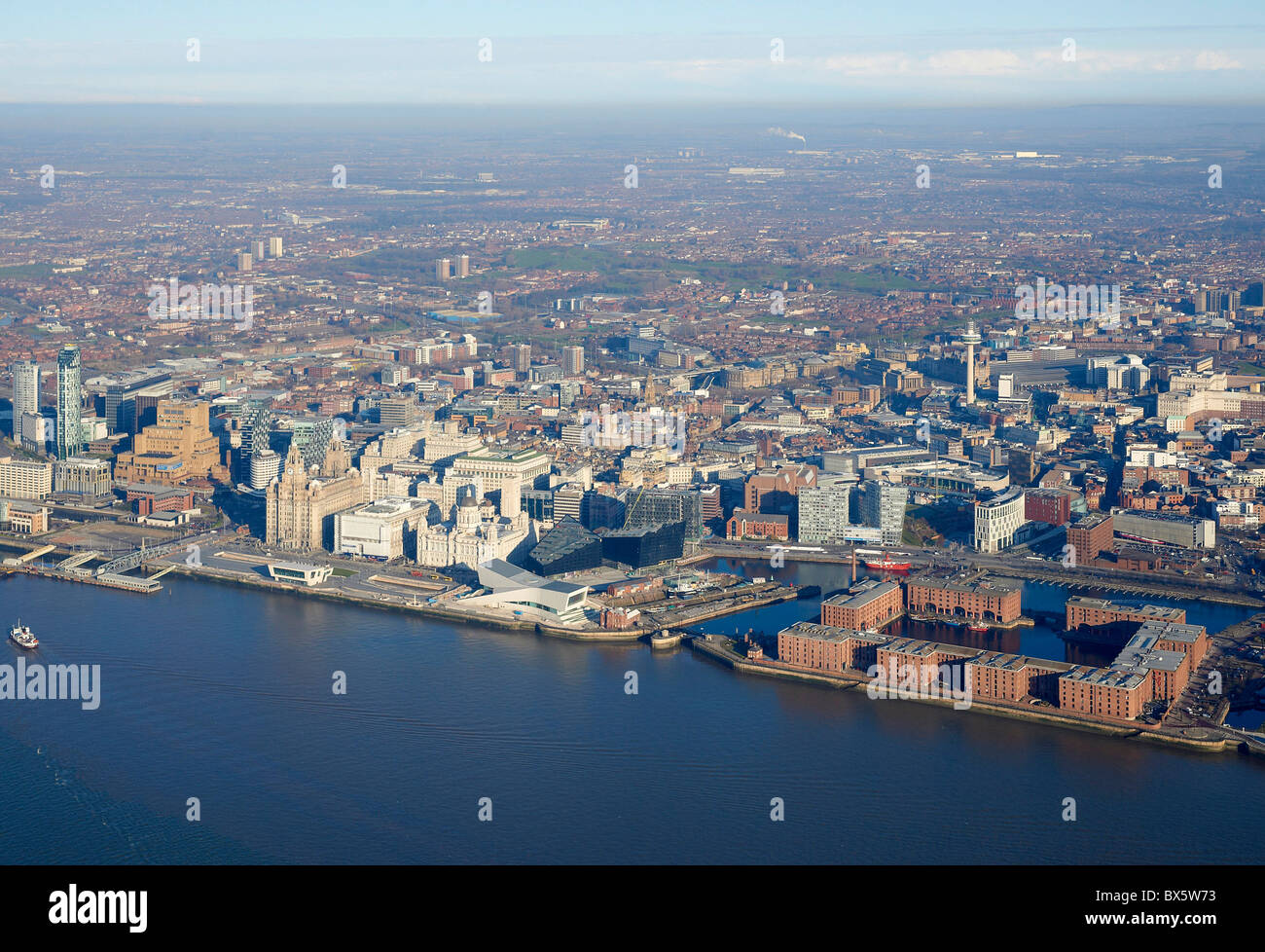 Liverpool Waterfront e il fiume Mersey, dall'aria, Nord Ovest Inghilterra Foto Stock