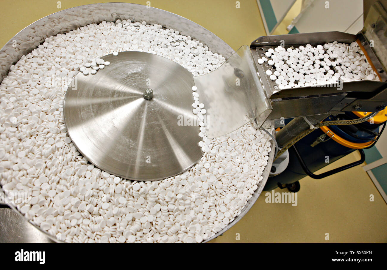 Controllo di qualità presso ZentivaÂ la fabbricazione di farmaci generici. (CTK foto/Josef Horazny) Foto Stock