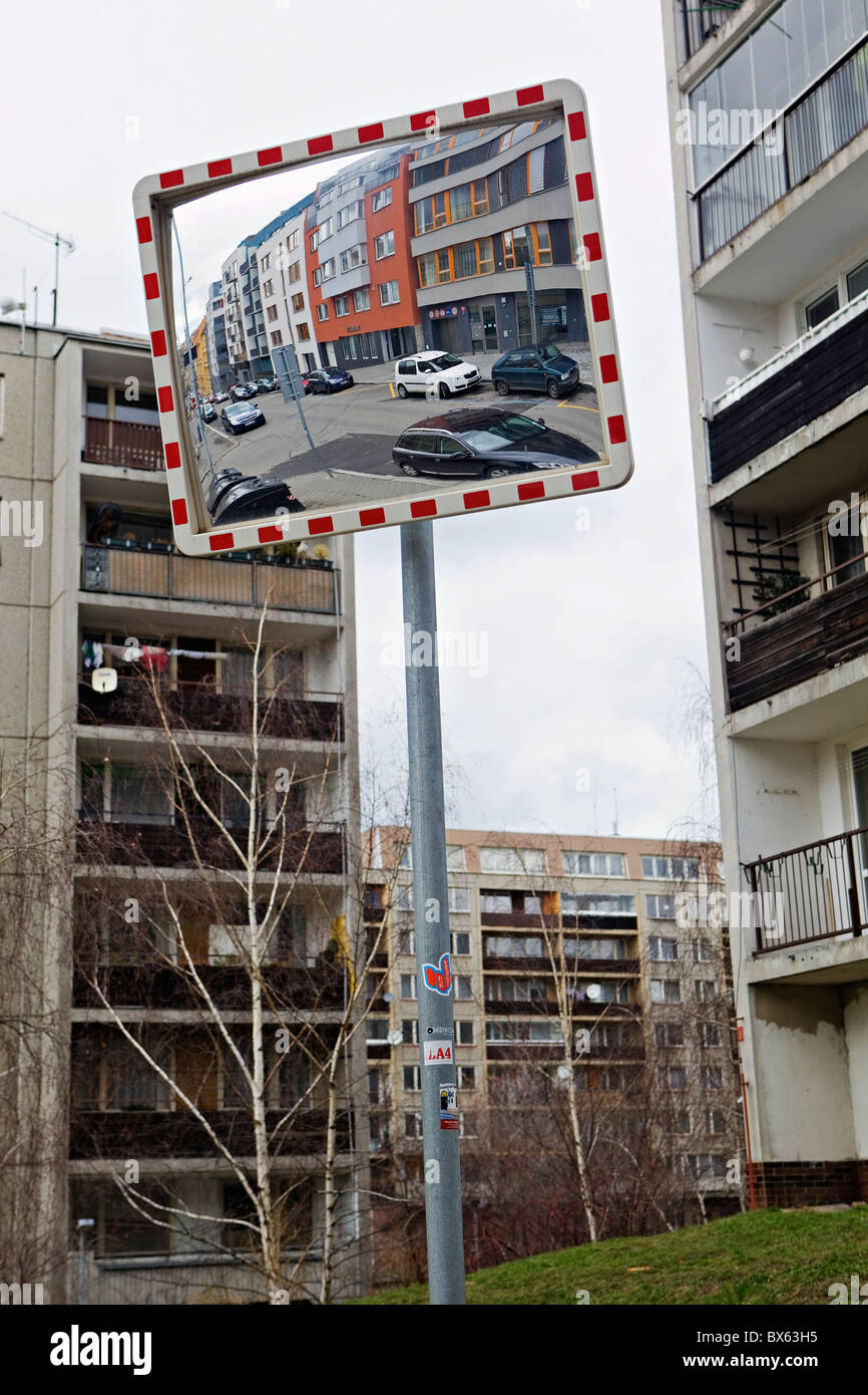 Praga, parabollic specchio nel punto cieco, la sicurezza del traffico, la prevenzione. (CTK foto/Josef Horazny) Foto Stock