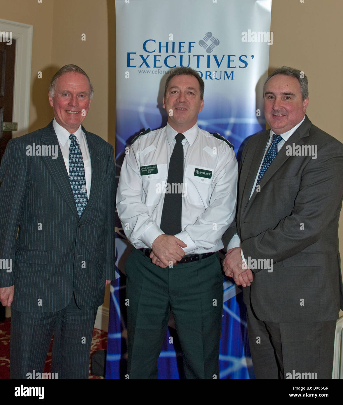 Matt Bagott, CHIEF CONSTABLE, servizio di polizia dell'Irlanda del Nord con John Hunter CB (sinistra) e Peter McNaney Foto Stock