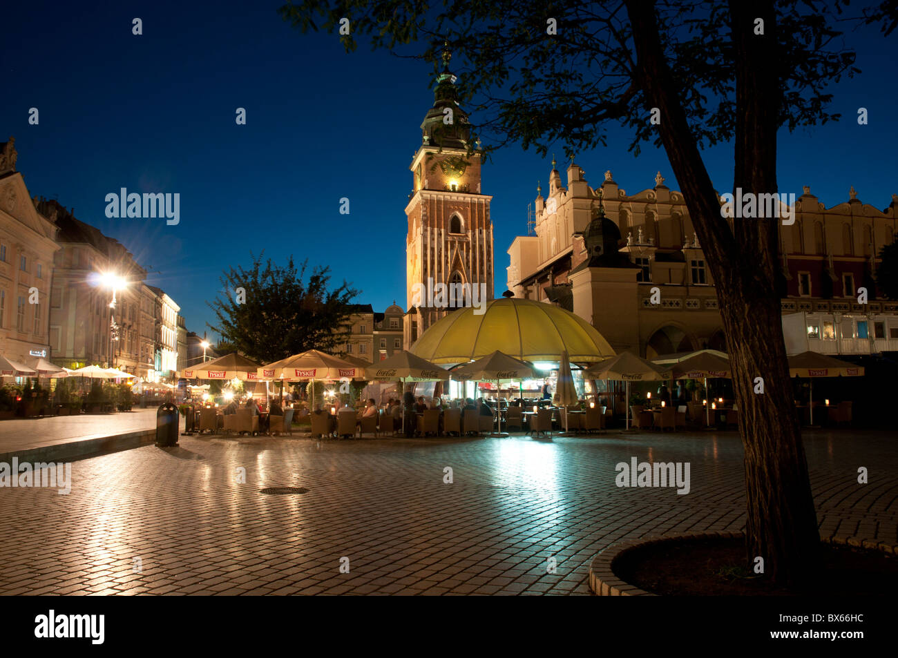 La città di Cracovia e il centro storico di notte Foto Stock