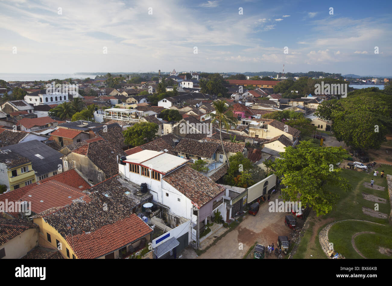 Vista della vecchia città dentro Forte Galle, Sito Patrimonio Mondiale dell'UNESCO, Galle, Sri Lanka, Asia Foto Stock