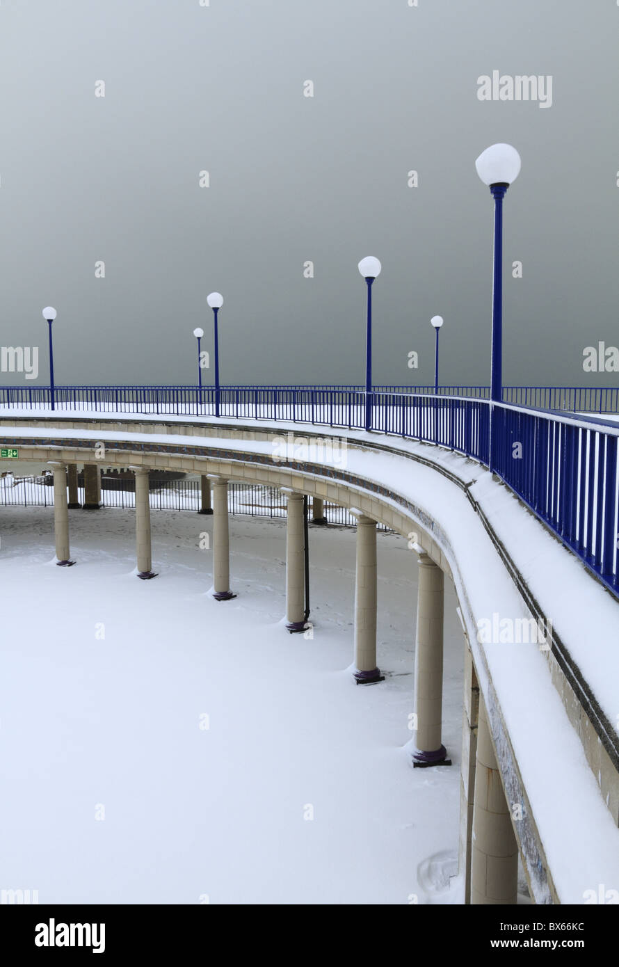 Eastbourne Bandstand nella neve. Foto Stock