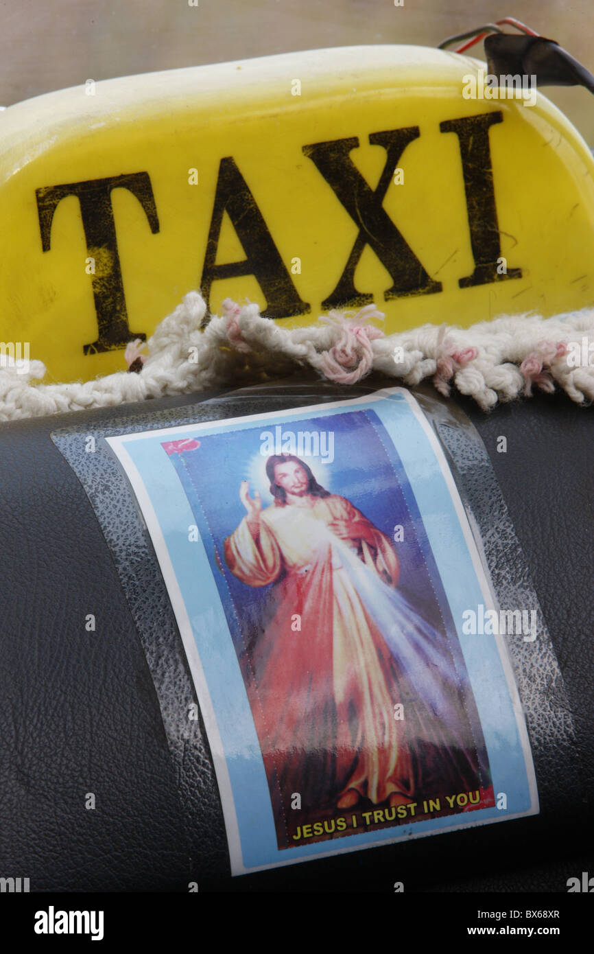 Immagine di Gesù in un taxi, Togoville, Togo, Africa occidentale, Africa Foto Stock