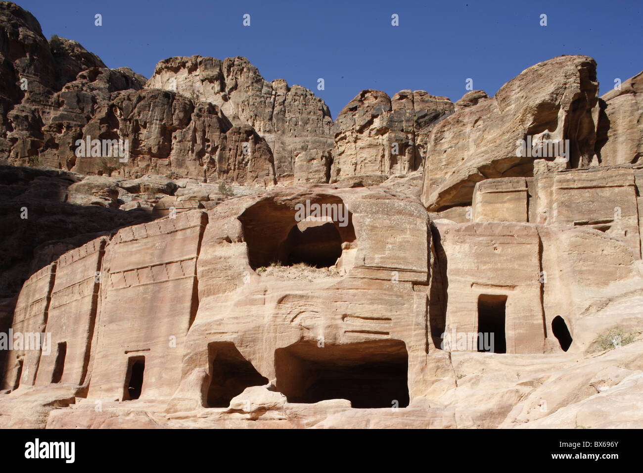 Rock-cut Nabatean tombe, Petra, Sito Patrimonio Mondiale dell'UNESCO, Giordania, Medio Oriente Foto Stock