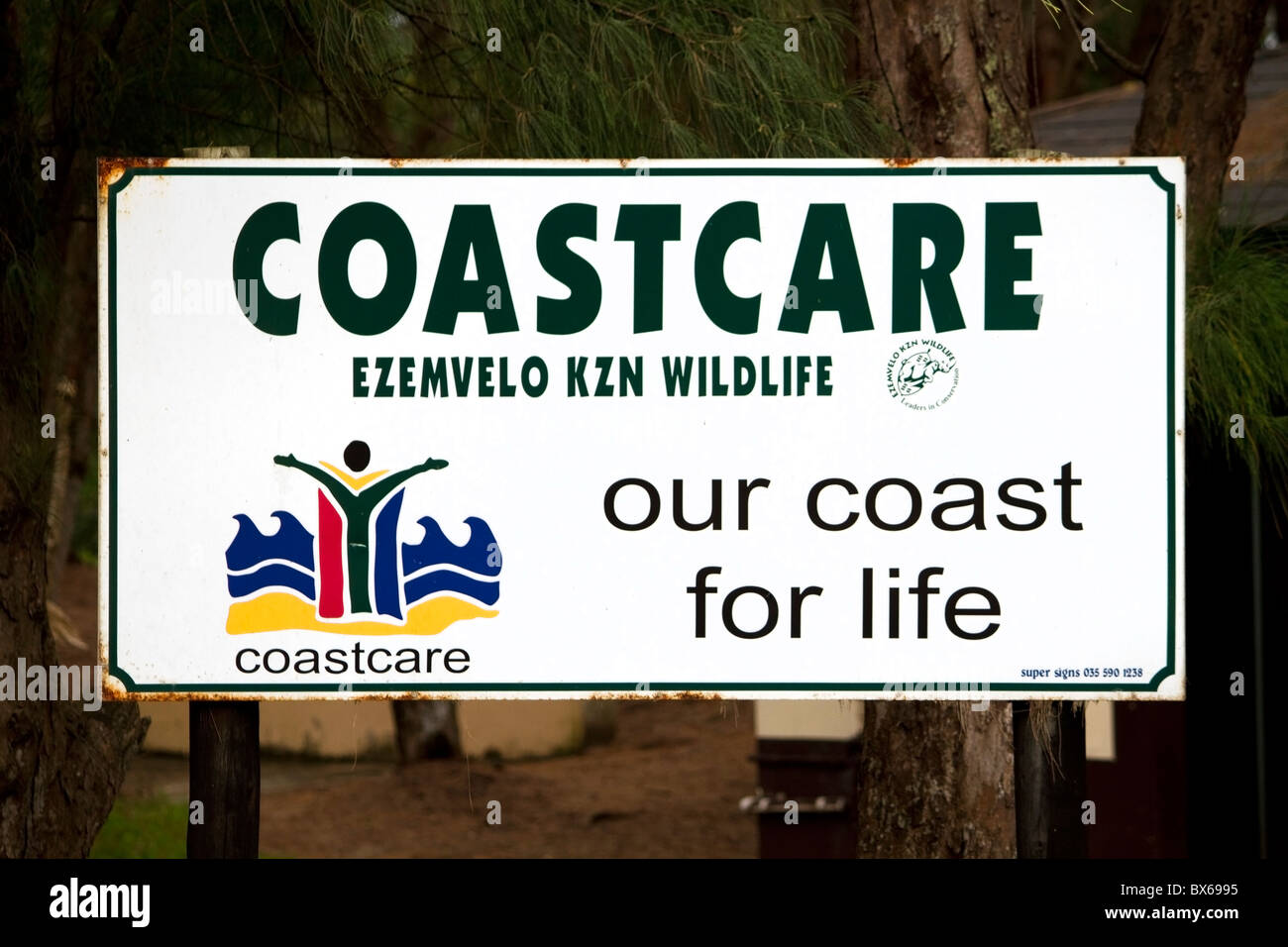 Segno per la cura costa a Cape Vidal, iSimangaliso Wetland Park, Kwazulu Natal Foto Stock