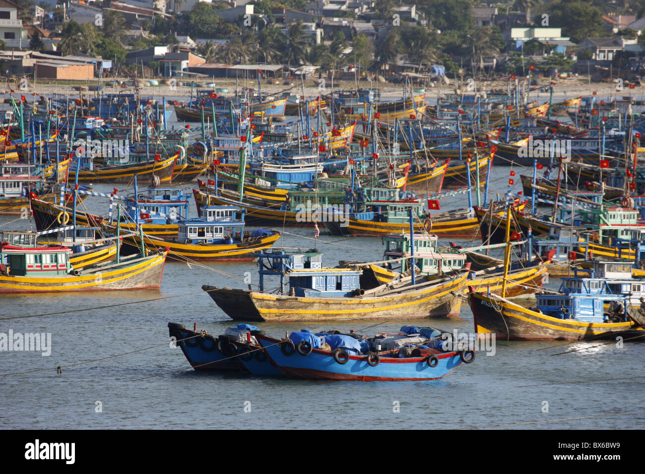 Barche da pesca in Mui ne porto, Mui Ne, Bin Thuan, Vietnam, Indocina, Asia sud-orientale, Asia Foto Stock