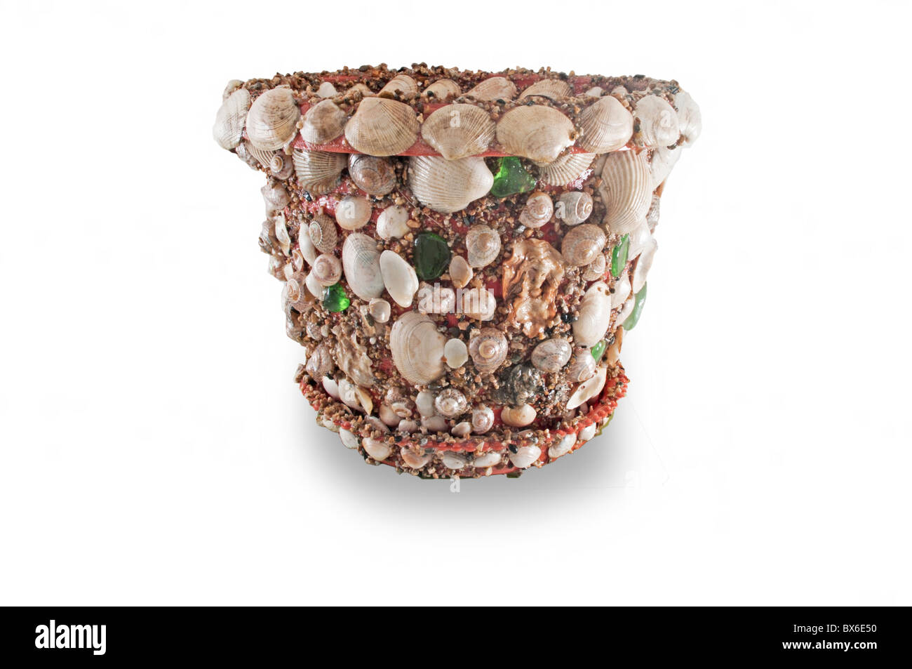 Vaso decorato con mare bocce su sfondo bianco Foto Stock