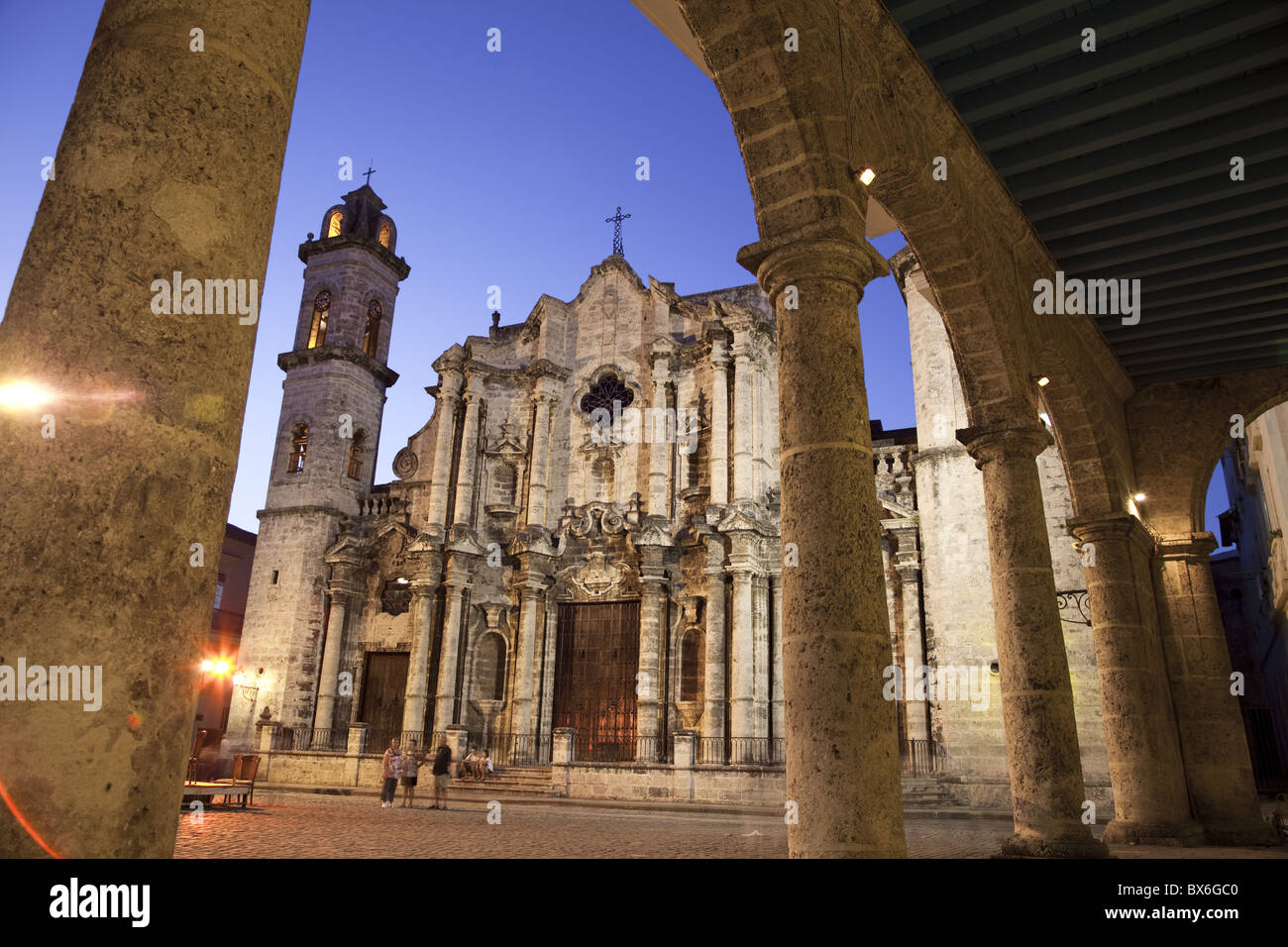 Cattedrale de San Cristobal, risalente al 1748, in Plaza de la Catedral, Avana Vecchia, sito Patrimonio Mondiale dell'UNESCO, Havana, Cuba Foto Stock